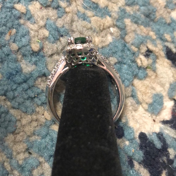 Round Green & White Topaz Ring - Picture 2 of 5